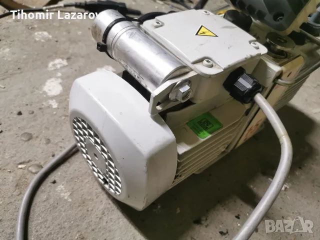 Двустъпална вакуум помпа Edwards E2M1.5 (11 кг) – За климатици и лаборатории , снимка 5 - Други машини и части - 55727746