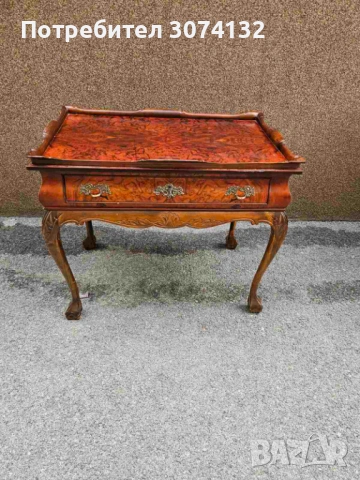 Помощна маса с интарзия в стил Чипъндейл