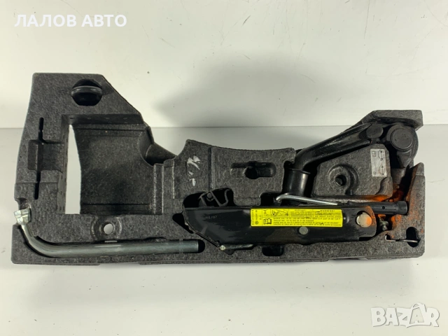 Комплект аварийни инструменти Кука теглич Пасат Б6 Komplekt instrumenti Kuka teglich Passat B6 , снимка 2 - Части - 53269668