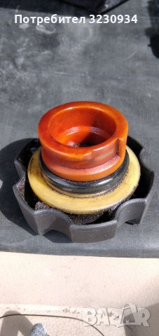 Продавам капачка за масло.