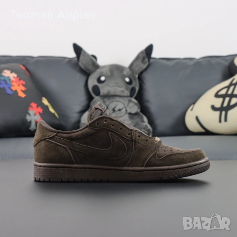 Обувки Air Jordan 1 Travis Scott Velvet Brown, снимка 4 - Маратонки - 53399617