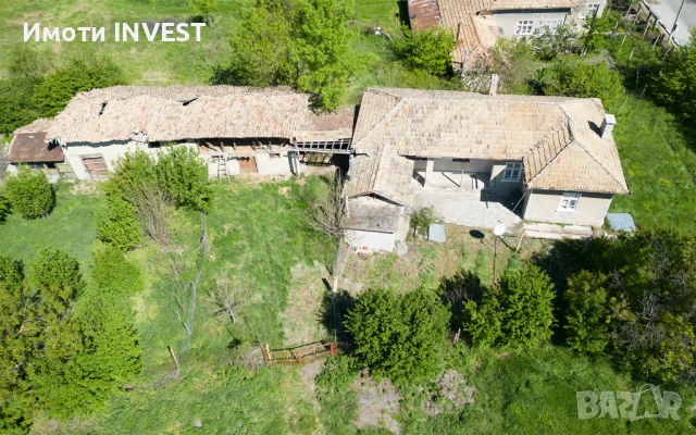 Тухлена Къща В Центъра На С. Здравец – 8670, снимка 2 - Къщи - 50601061