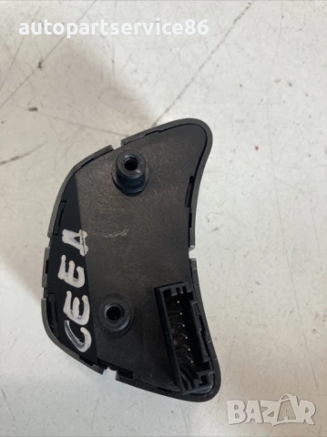 Бутон за управление на радио и сила на звука на волана за KIA Ceed 1.6 CRDi (2008), снимка 2 - Части - 53243714