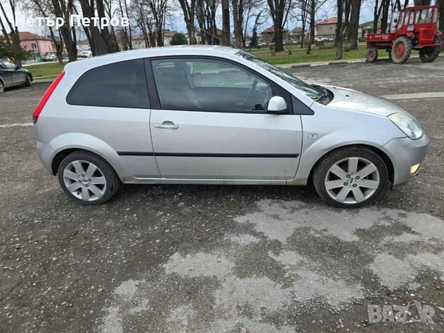 Ford Fiesta V 1.3i 68hp Clima TOP състояние!, снимка 3 - Автомобили и джипове - 53468732