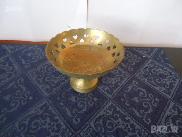 малка месингова купа на столче ,бонбониера