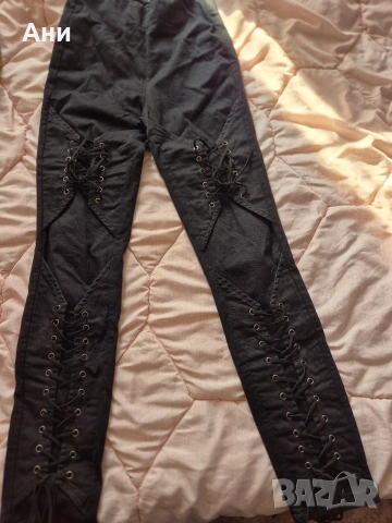 Различен дамски панталон