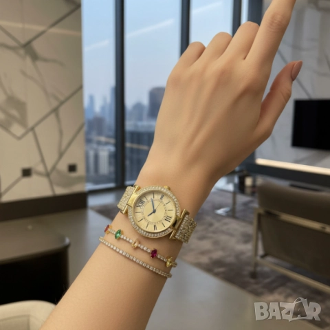 Дамски комплект 3-в-1: Елегантен часовник с две гривни в подаръчна кутия, снимка 4 - Бижутерийни комплекти - 51967226