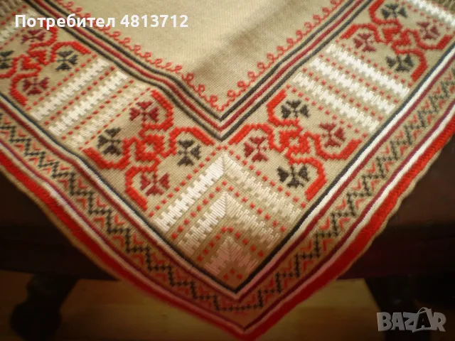 Българска бродерия ръчно изработени и бродирано каре покривка