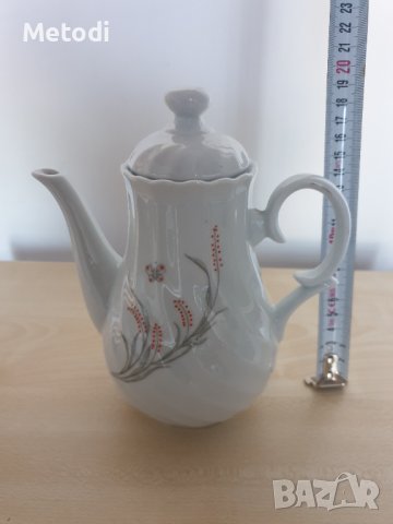 Порцеланов чайник в идеално запазено състояние., снимка 2 - Антикварни и старинни предмети - 42210726