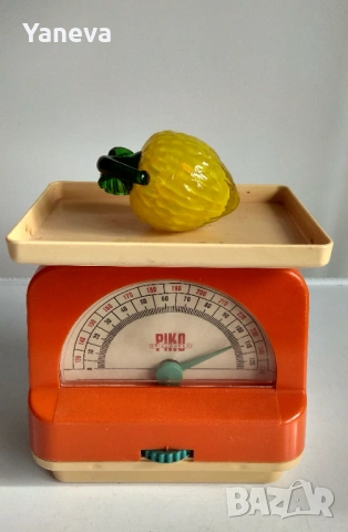 Vintage , детски кантар на марка PIKO . Цена 15 евро. 