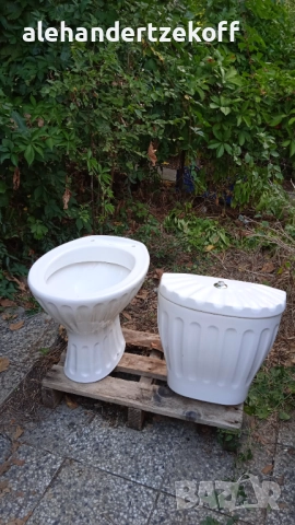 Ретро тоалетна чиния с казанче Vitruvit Гърция