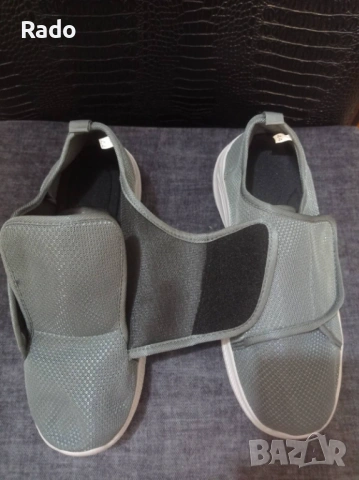 Специални мъжки обувки за отичащи крака