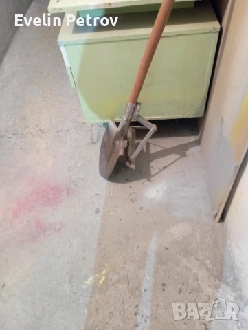 Права лопата и вила 