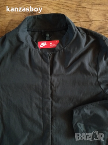 nike - страхотно дамско яке КАТО НОВО, снимка 3 - Якета - 36073728