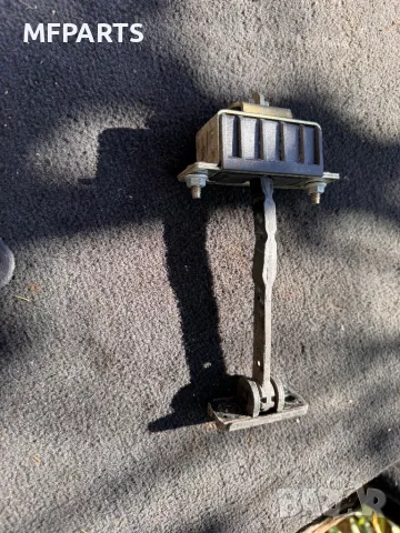 Стопер за врата преден ляв за Mercedes E class 211, снимка 2 - Части - 47718257