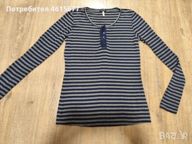 блузка на Armani , снимка 2 - Блузи с дълъг ръкав и пуловери - 52336460