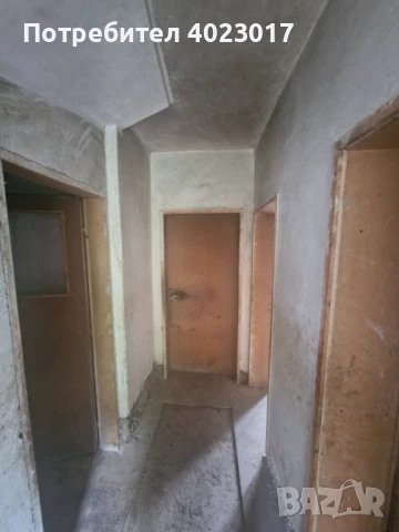 Масивна триетажна вилна къща  в село Ковачевци, област Перник., снимка 6 - Къщи - 50717301