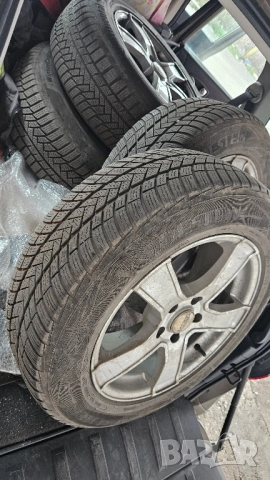 4 броя 215 65 17 зимни гуми Continental WinterContact и Vredestein Wintrac pro, снимка 2 - Гуми и джанти - 51899050