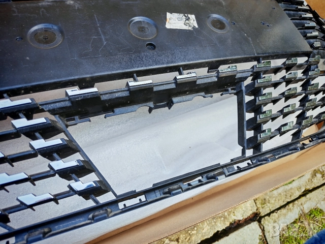 Предна решетка в броня Peugeot 208 2022, снимка 5 - Части - 52299798