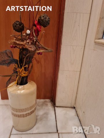 Ваза за сухи цветя и битова кана за вино и декорация в зелено и златно 