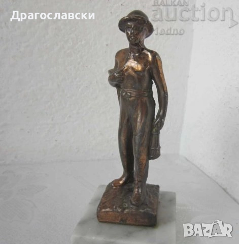 Миньор с каска и лампа статуетка фигура, пластика, автор, подпис R.Scali метал, снимка 7 - Декорация за дома - 28880497