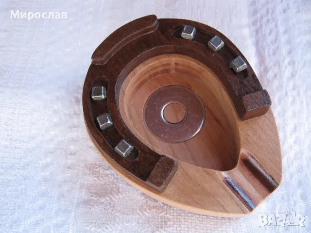 Малък дървен пепелник с дървена подкова и истински метални клинци., снимка 5 - Други - 48011941