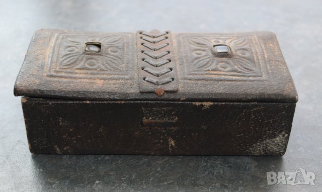 Кожена кутийка за бижута , снимка 2 - Антикварни и старинни предмети - 41317428