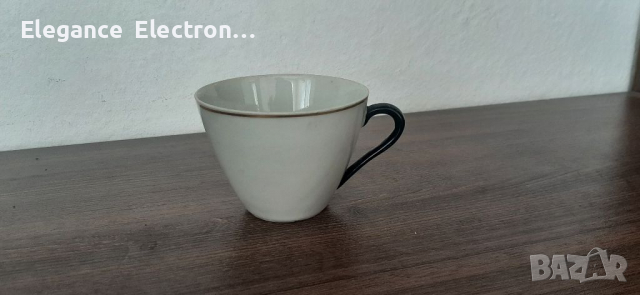 1бр. Българска порцеланова  за чай черен дръж3 златен кант, снимка 1