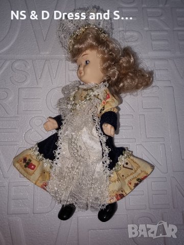 Порцеланова кукла с стойка , снимка 5 - Антикварни и старинни предмети - 34154523