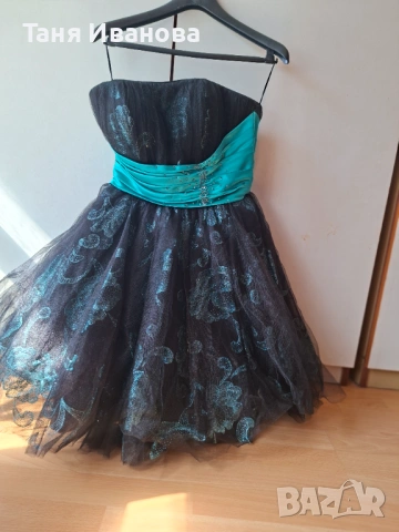 Продавам Рокля за абитуриентска