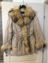 Дамско бежово палто с яка от лисица, снимка 1 - Палта, манта - 39974822