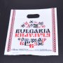 Сувенирна подаръчна торбичка декорирана със стилизирани български шевици и мотиви 25смХ20см - 100 бр, снимка 1 - Сувенири на едро - 44447452