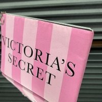 Victoria's Secret нов клъч, снимка 2 - Чанти - 21125528