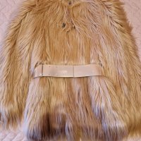 Палто ново с косъм на Guess, S, снимка 4 - Палта, манта - 41084880