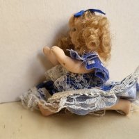 Малка красива порцеланова кукла с движещи крайници , снимка 2 - Колекции - 42090150