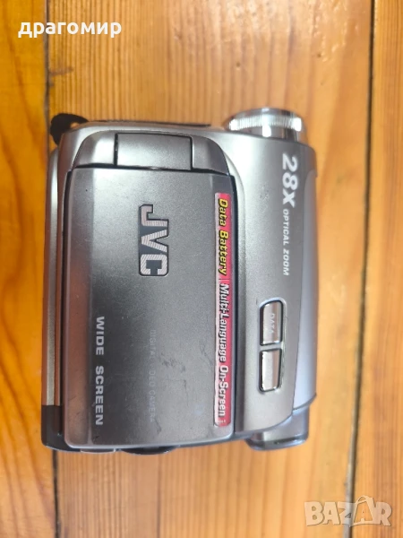 JVC GR-D720E видеокамера Mini DV , снимка 1