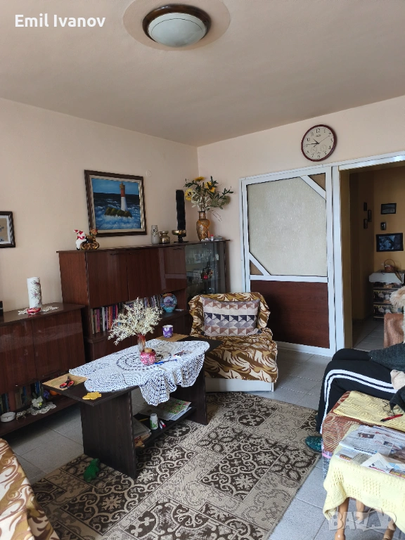 Продавам 4 стаен апартамент, снимка 1