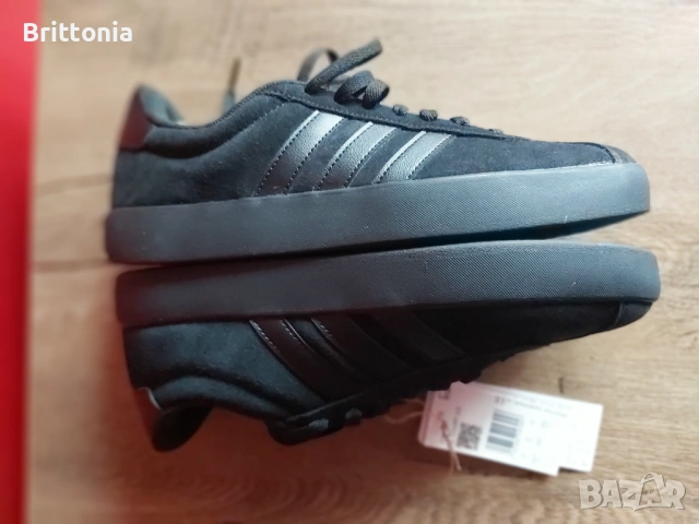 Чисто нови Adidas VL Court 3 Велур, снимка 2 - Маратонки - 53578361