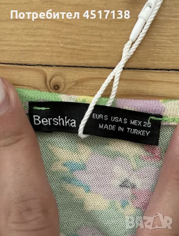 Зелен топ Bershka, снимка 3 - Корсети, бюстиета, топове - 56122834