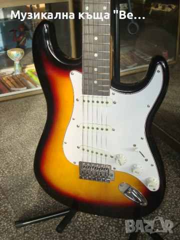 Електрическа китара с кабел и тремоло, снимка 2 - Китари - 47839432