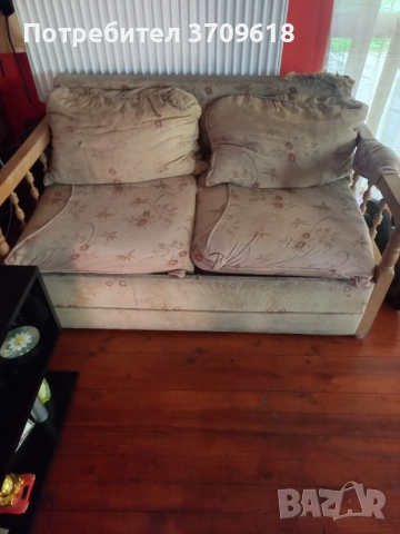 Продавам малък разтегателен диван., снимка 3 - Дивани и мека мебел - 52477419