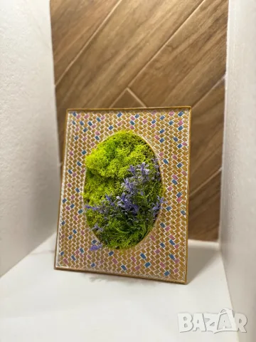 Картина с лилави цветя и скандинавски мъх 