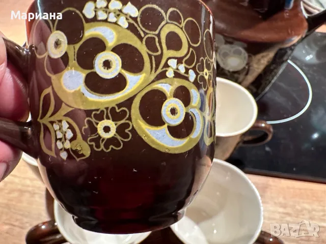 Продавам нов порцеланов сервиз за кафе, 6  броя чаши, каничка и захарница, снимка 4 - Сервизи - 47753418