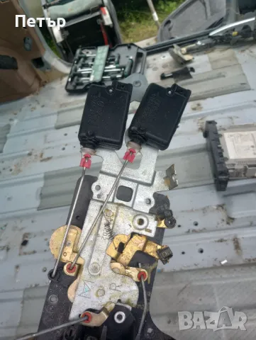 Механизъм отваряне отвътре задна дясна вратаситроен ц8 Пежо 807 ланчия федра 