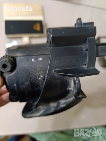 Тойота Авенсис Т27 оригинален ляв халоген с държач, снимка 4 - Автомобили и джипове - 52202502