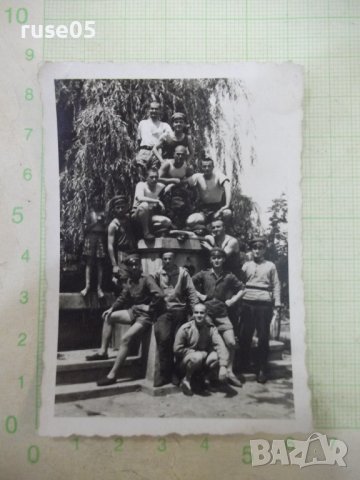 Снимка стара на група младежи, снимка 1 - Колекции - 41680329