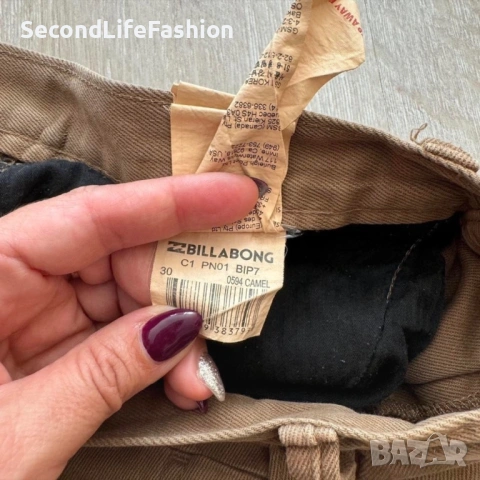 Дамски дънки Billabong размер 30 с ниска талия кафяви, снимка 3 - Дънки - 53107173