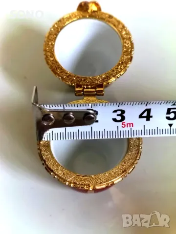 Прекрасна Порцеланова Кутия За Бижута-Яйце, снимка 9 - Антикварни и старинни предмети - 49903267