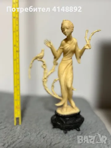 Азиатска статуетка танцуваща дама