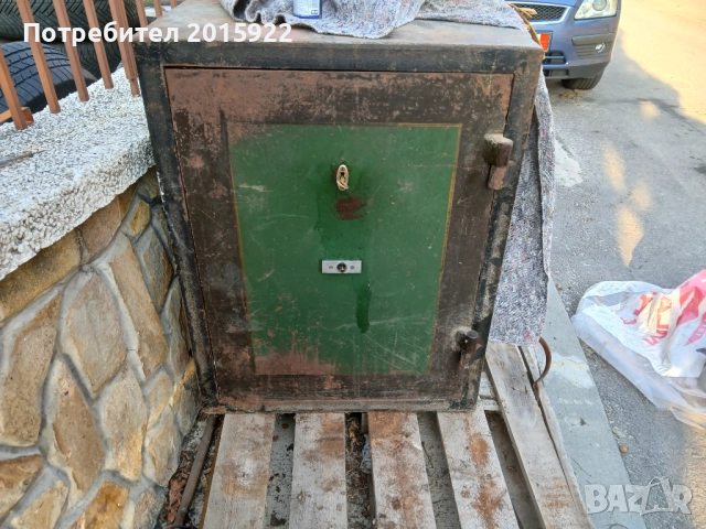 Ретро каса сейф -огнеупорна.